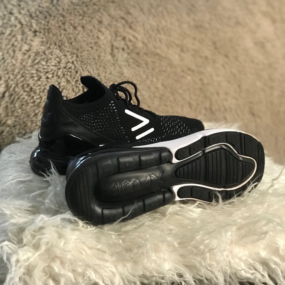 LIMITED EDITION Air Max 270 flyknit - Picture 3 of 7